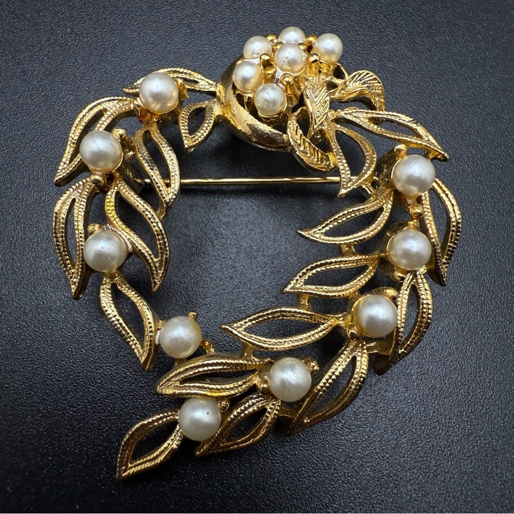 Vintage Lisner Gold Tone Open Work  White Faux Pearl Pin Brooch Signed